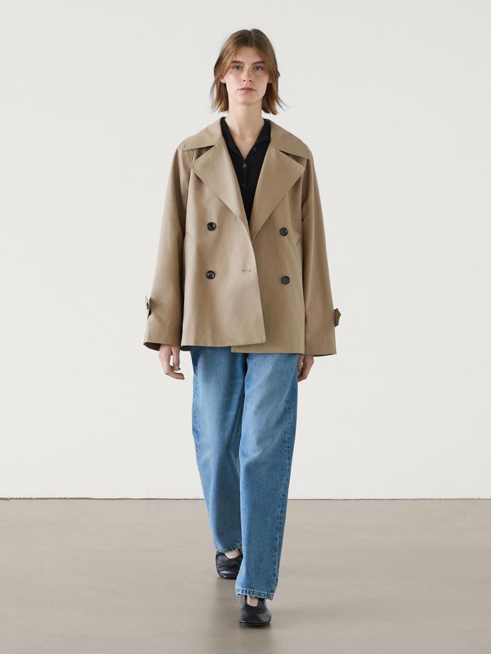 Krátký trenčkot, Massimo Dutti, 3999 Kč
Krátký trenčkot, Massimo Dutti, 3999 Kč