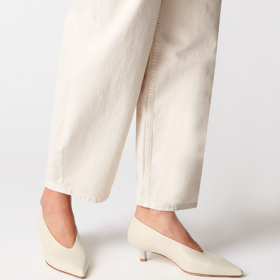 Lodičky almond pumps, Aeyde, 325 eur
