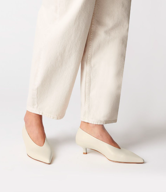 Lodičky almond pumps, Aeyde, 325 eur
Lodičky almond pumps, Aeyde, 325 eur
