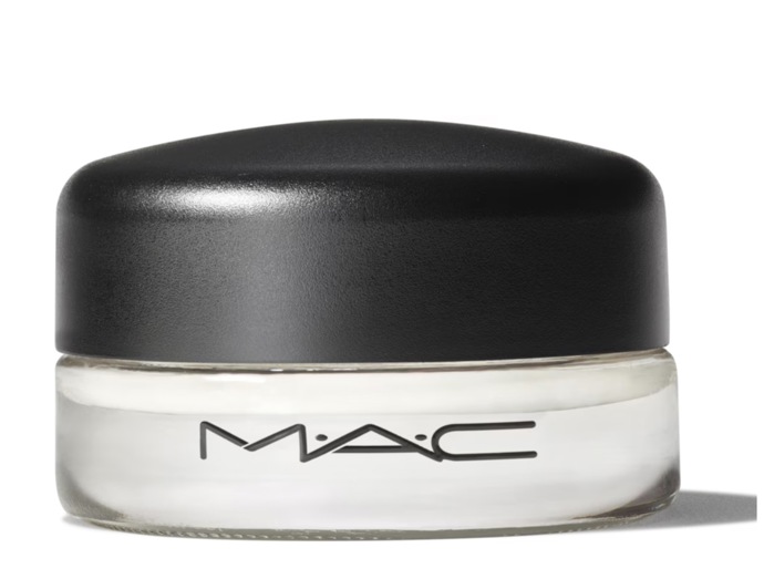 Bílý stín na oči, Mac, 820 Kč
Bílý stín na oči, Mac, 820 Kč