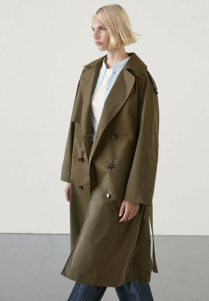 Trenčkot, Massimo Dutti, 5 999 Kč
Trenčkot, Massimo Dutti, 5 999 Kč