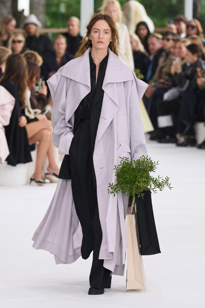 Issey Miyake jaro/léto 2025
