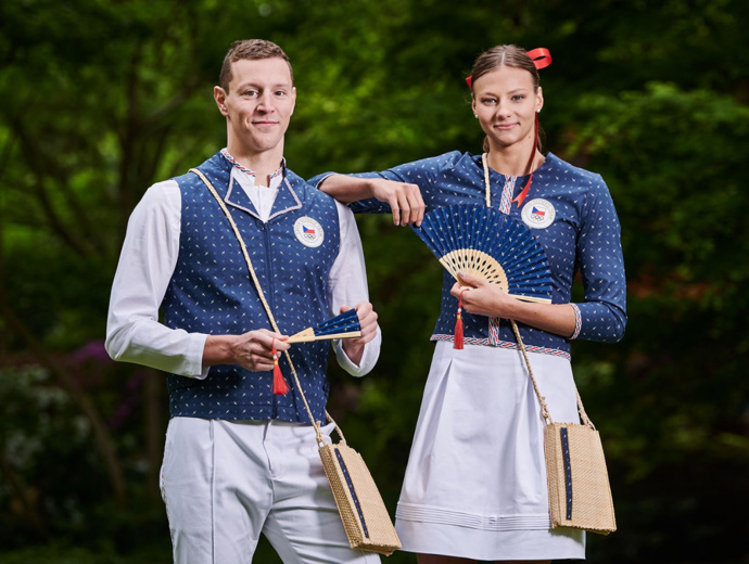 Návrhářka a designérka Zuzana Osako využila techniku modrotisku k vytvoření moderního designu pro sportovce na letní olympijské hry v Tokiu v roce 2020.
