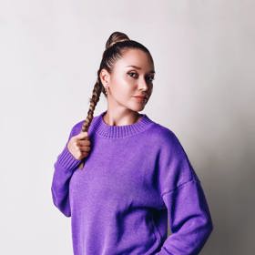 Stroje jsou skvělé pro základní vzory, ale složitější motivy dodávají pletařky ručně.
