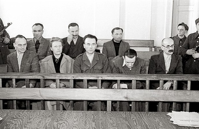 Witold Pilecki během vykonstruovaného soudního procesu, během něhož byl odsouzen k trestu smrti
Witold Pilecki během vykonstruovaného soudního procesu, během něhož byl odsouzen k trestu smrti