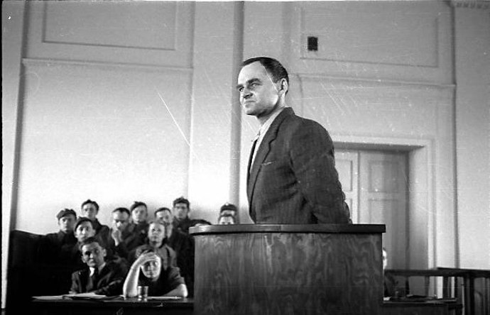 Witold Pilecki během vykonstruovaného soudního procesu, během něhož byl odsouzen k trestu smrti
Witold Pilecki během vykonstruovaného soudního procesu, během něhož byl odsouzen k trestu smrti