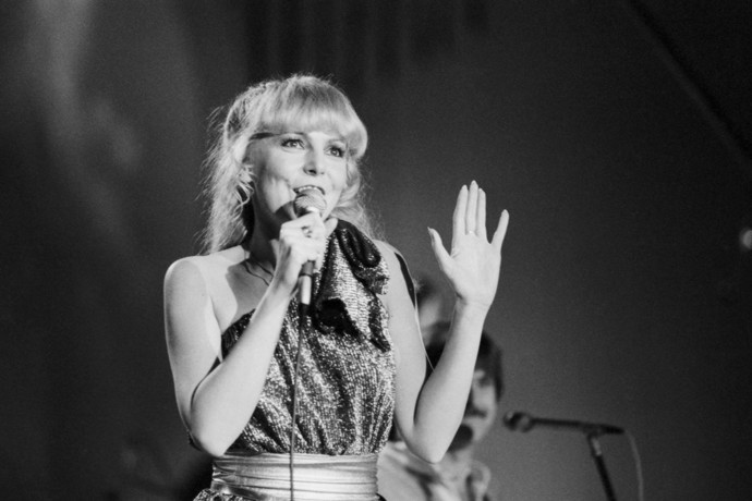 Hana Zagorová při vystoupení na slavnostním vyhlášení 20. ročníku zpěvácké ankety "Zlatý slavík 1981" v Paláci kultury v Praze. Pamatujete si Haničku Písničku takto?
