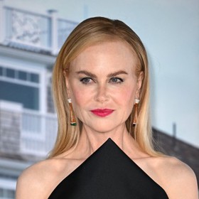 Nicole Kidman už dávno vyměnila nespoutanou hřívu plnou kudrlin za hladký účes. Dlouhých vlasů se ale nevzdala. 
