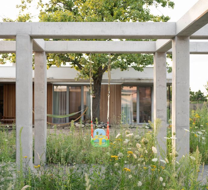 Architektonický zázrak: Jak dům v Záhorských Sadech spojuje přírodu s moderním bydlením
Architektonický zázrak: Jak dům v Záhorských Sadech spojuje přírodu s moderním bydlením