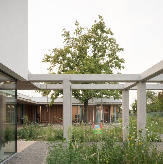 Architektonický zázrak: Jak dům v Záhorských Sadech spojuje přírodu s moderním bydlením
Architektonický zázrak: Jak dům v Záhorských Sadech spojuje přírodu s moderním bydlením