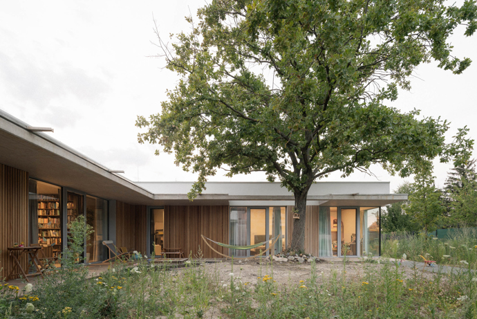 Architektonický zázrak: Jak dům v Záhorských Sadech spojuje přírodu s moderním bydlením
Architektonický zázrak: Jak dům v Záhorských Sadech spojuje přírodu s moderním bydlením