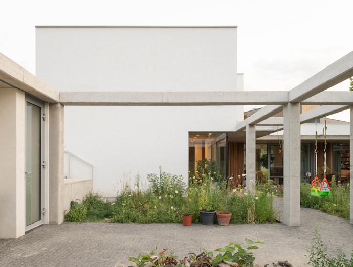 Architektonický zázrak: Jak dům v Záhorských Sadech spojuje přírodu s moderním bydlením
Architektonický zázrak: Jak dům v Záhorských Sadech spojuje přírodu s moderním bydlením