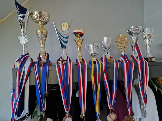 Ocenění je pro každého hráče nejsilnějším motivátorem, který podporuje jejich úsilí a chuť se dále zlepšovat.
Ocenění je pro každého hráče nejsilnějším motivátorem, který podporuje jejich úsilí a chuť se dále zlepšovat.