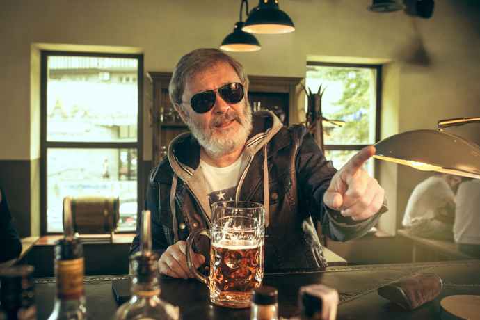 Otec hodně pil, ale po maminčině smrti šel na léčení. Bylo úspěšné a alkoholu se už nikdy nedotkl.
