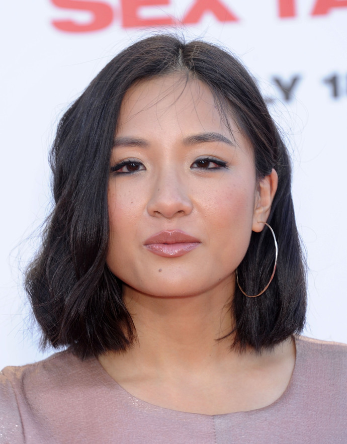 Amrická komediální herečka Constance Wu volí praktický účes s pěšinkou ve středu hlavy
Amrická komediální herečka Constance Wu volí praktický účes s pěšinkou ve středu hlavy