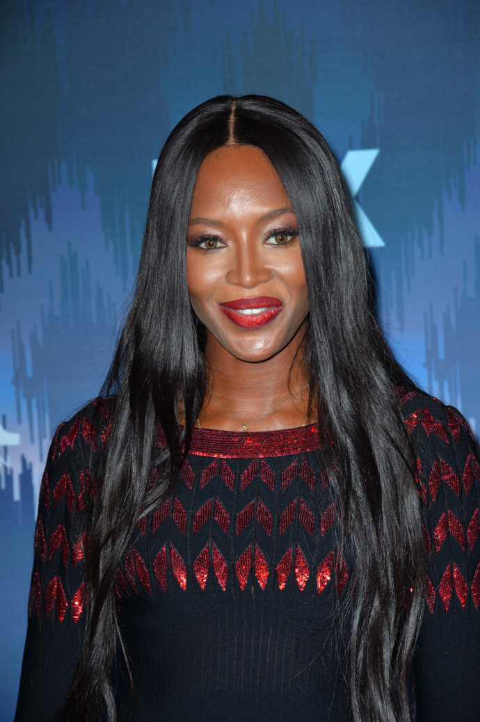 Naomi Campbell účesy ráda střídala, hladce vyžehlené, zdravě lesklé dlouhé vlasy jí rozhodně sedly
