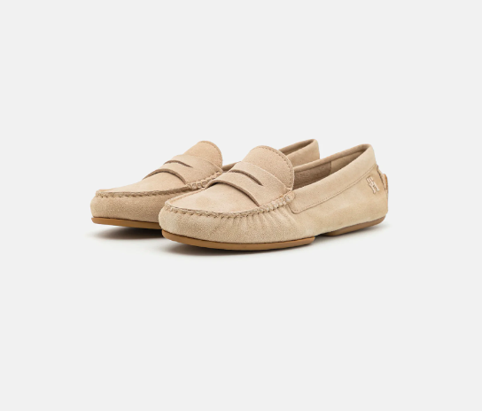 Mokasíny, Tommy Hilfiger, 2880 Kč. 
