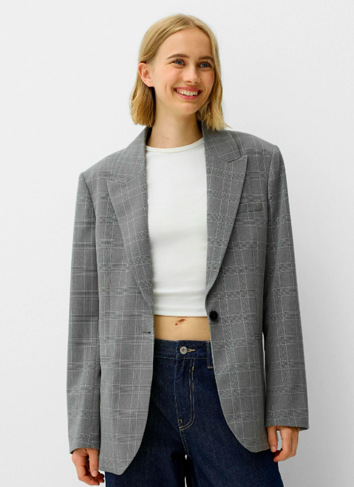 Blejzr, Bershka, 999 Kč.
Blejzr, Bershka, 999 Kč.