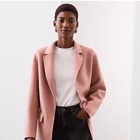 Vlněný blejzr Marks & Spencer, 4999 Kč

V rámci Dnů Marianne nabízí Marks & Spencer v kamenných prodejnách až 25 % slevu na vybrané doplňky, 20 % na oblečení, obuv, kosmetiku a produkty do domácnosti. 
