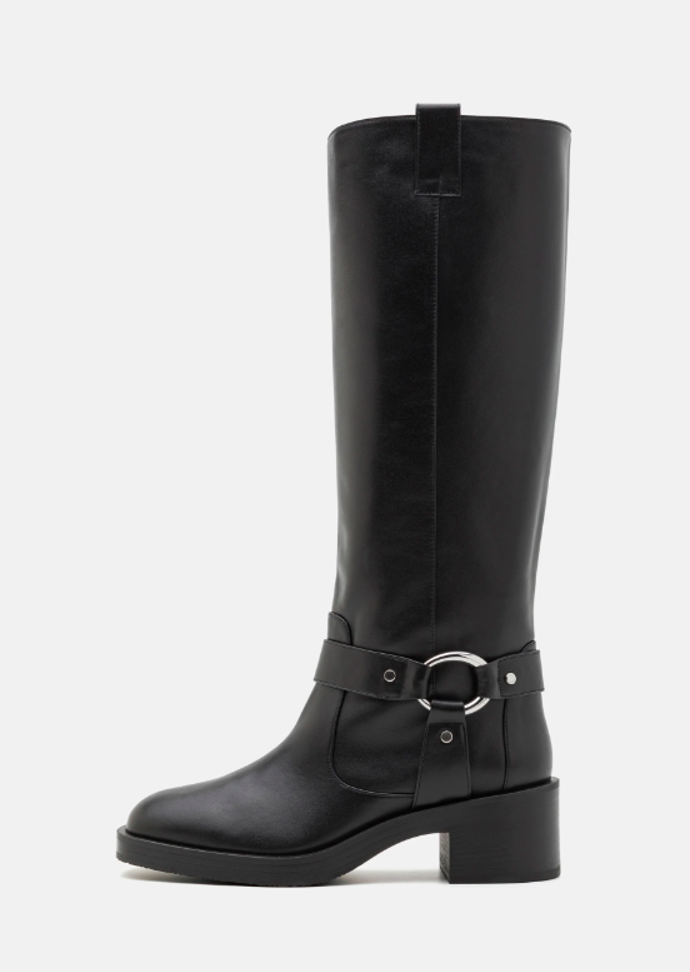 Motorkářské boty, STUART WEITZMAN, 22800 Kč. 
