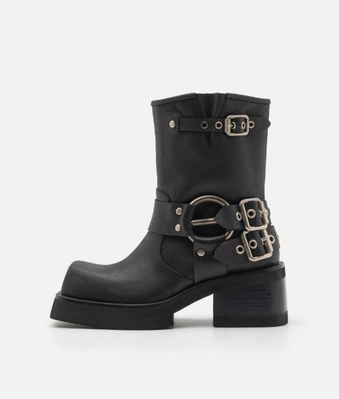 Motorkářské boty, Jeffrey Campbell, 7920 Kč. 
