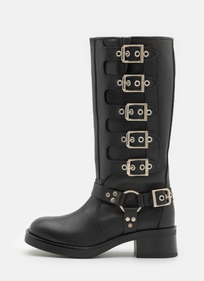 Motorkářské boty, Steve Madden, 6400 Kč. 
