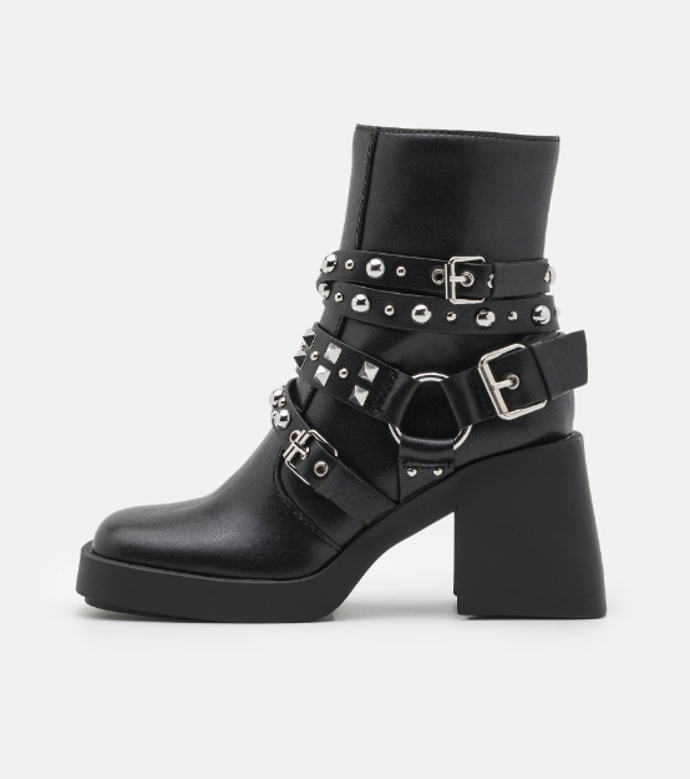 Motorkářské boty, Steve Madden, 4320 Kč. 
