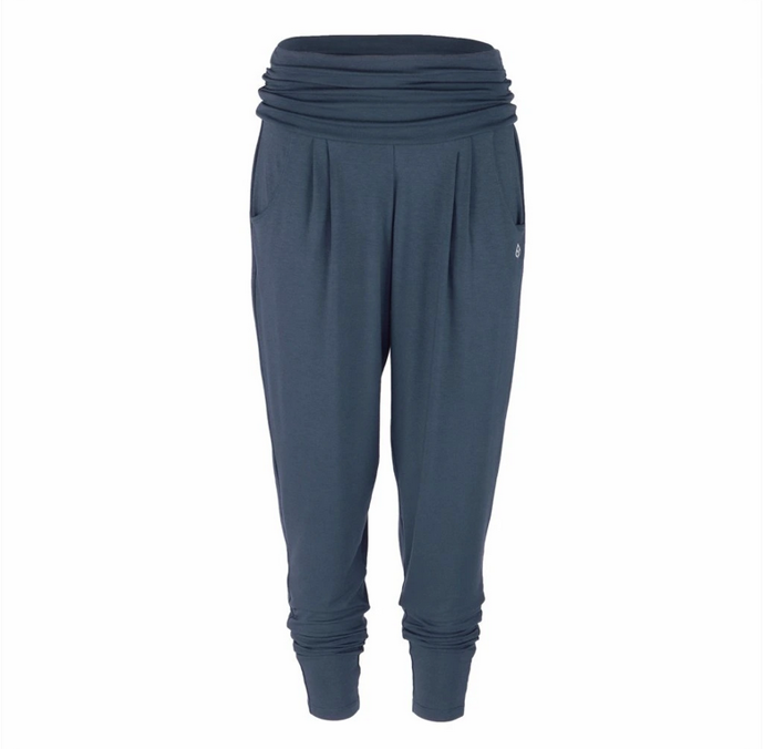 Yamadhi Loose Yoga Pants s velkorysým střihem a nasbíraným pasem, díky kterému se pohodlně nosí. 1000 Kč
