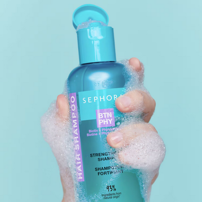 Posilující šampon obohacený o biotin, který posiluje a obnovuje vlasy od kořínků až po konečky. 335 Kč
