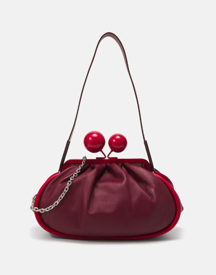Kabelka bordó, WEEKEND MAXMARA, 12600 Kč.
Kabelka bordó, WEEKEND MAXMARA, 12600 Kč.