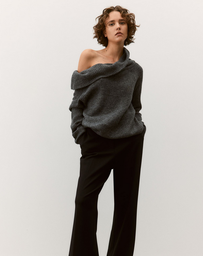 Svetr s odhalenými rameny, 479 Kč

V rámci Dnů Marianne nabízí H&M slevu 20 %.
