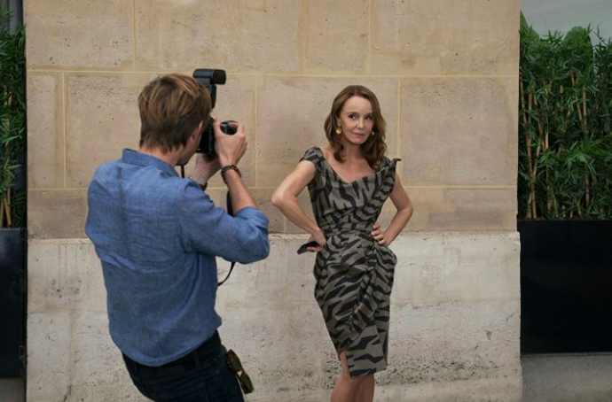 Styl Sylvie ze seriálu Emily in Paris
