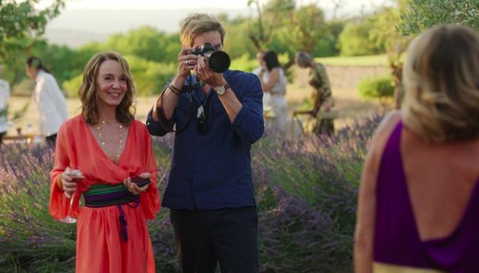 Styl Sylvie ze seriálu Emily in Paris
