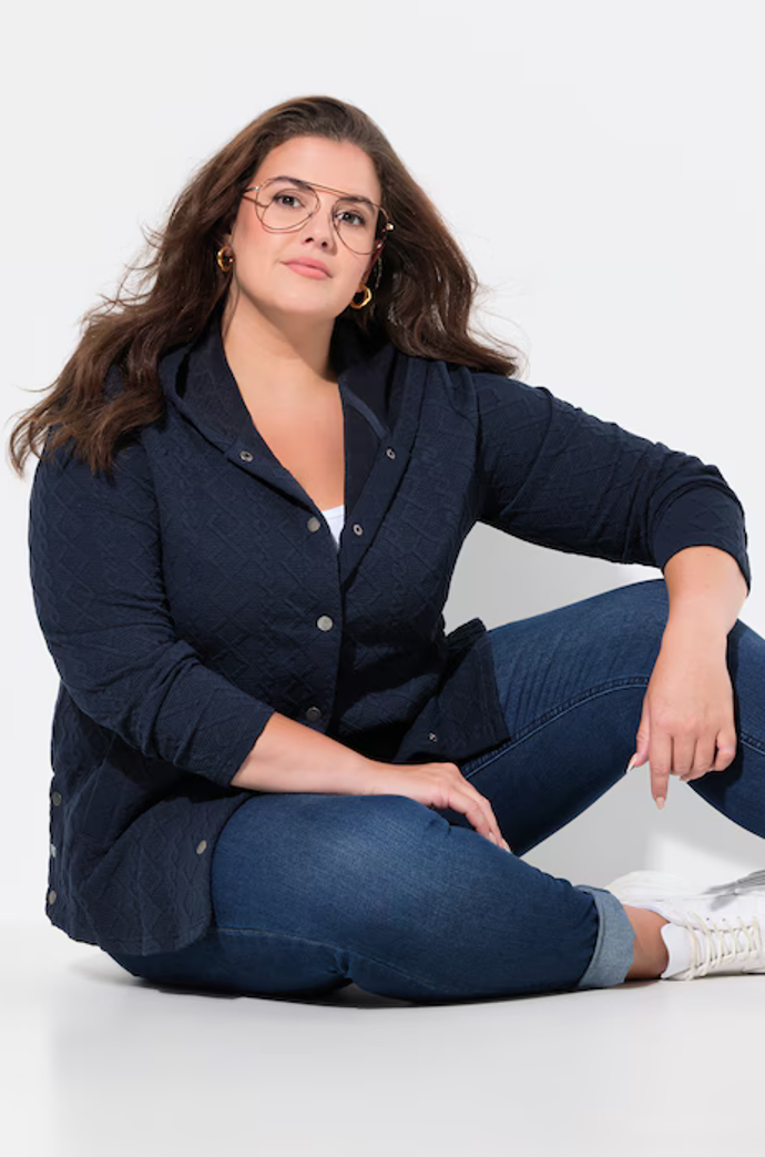 Bunda s kapucí, copový vzor, patentní knoflíky, vzadu delší, 1 599 Kč
Bunda s kapucí, copový vzor, patentní knoflíky, vzadu delší, 1 599 Kč