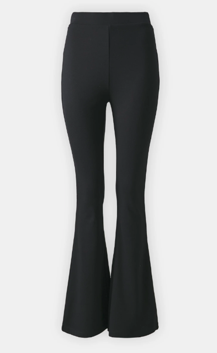 Legíny, Gina Tricot Petite, 480 Kč.
Legíny, Gina Tricot Petite, 480 Kč.