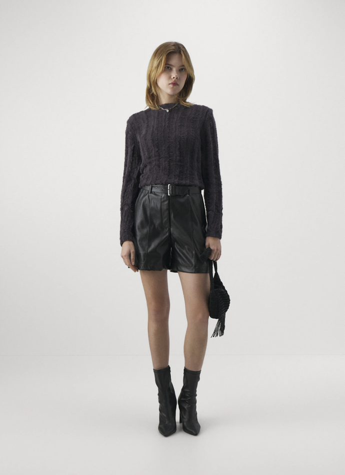 Even&Odd, černé šortky, Zalando, 623 Kč
Even&Odd, černé šortky, Zalando, 623 Kč