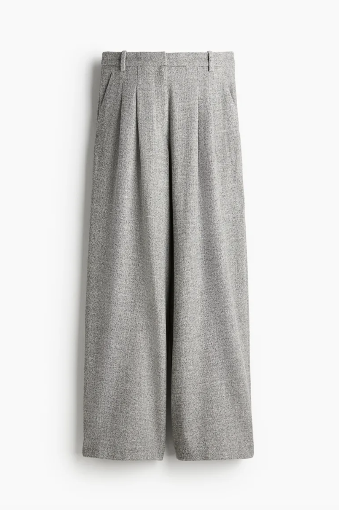 Široké kalhoty, šedý melír, H&M, 839 Kč
Široké kalhoty, šedý melír, H&M, 839 Kč