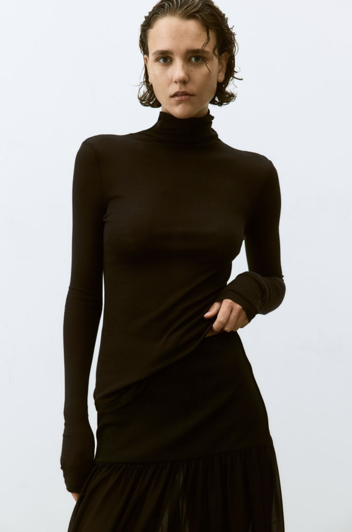 Pima cotton turtleneck top, různé barvy, H&M, 599 Kč
Pima cotton turtleneck top, různé barvy, H&M, 599 Kč