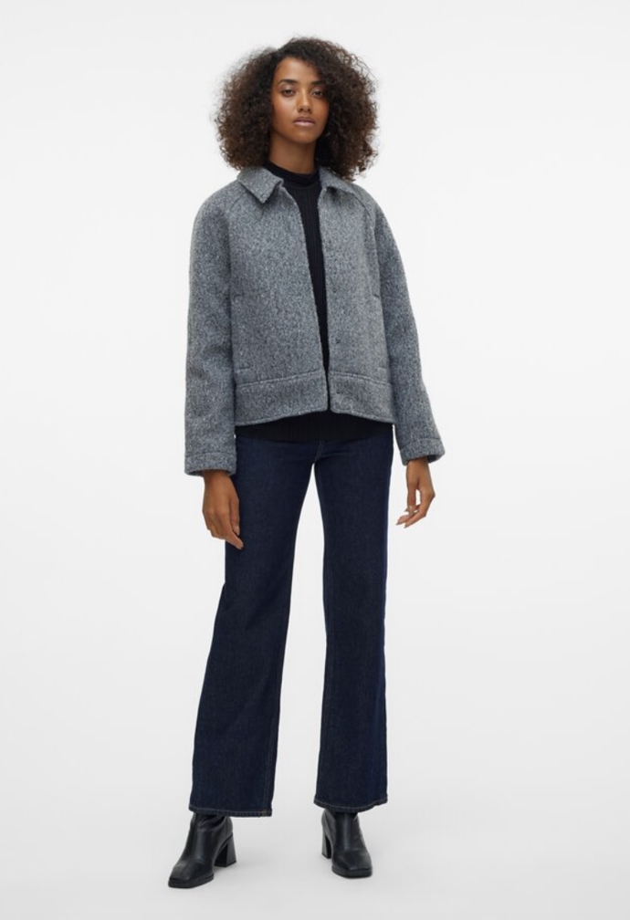 Šedá dámská bunda Vero Moda Lara, Vero Moda, 1439 Kč
Šedá dámská bunda Vero Moda Lara, Vero Moda, 1439 Kč