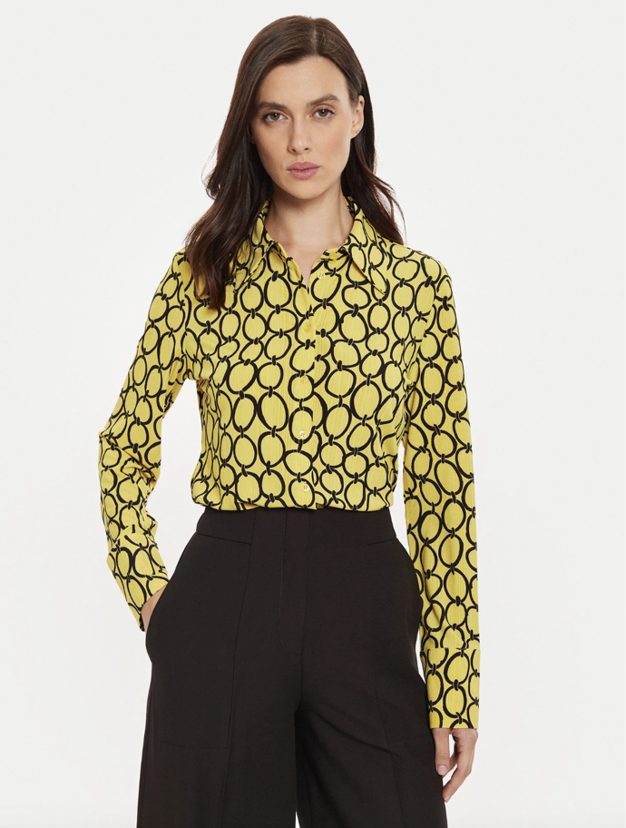 Minimalismus je zpět. Nebojte se ale skloubit jednoduché vzory s výraznými barvami.

Košile žlutá, slim fit, Sisley, Modivo, 1330 Kč 
