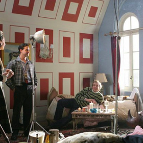 Záběry z filmu Factory Girl (Warholka), kde si roli Edie Sedgwick zahrála herečka Sienna Miller
