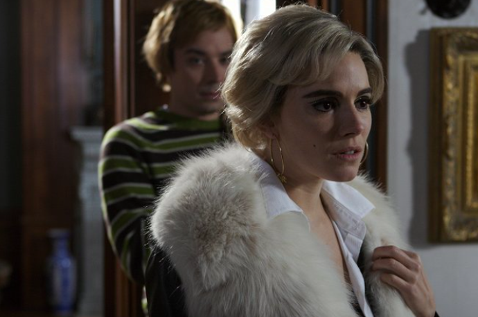 Záběry z filmu Factory Girl (Warholka), kde si roli Edie Sedgwick zahrála herečka Sienna Miller
