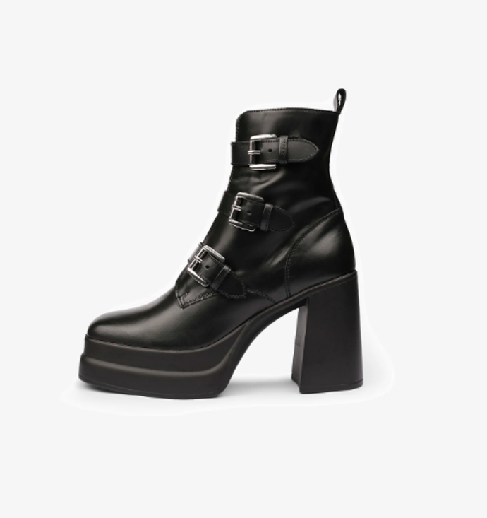 Boty na platformě, Bata, 3399 Kč
Boty na platformě, Bata, 3399 Kč