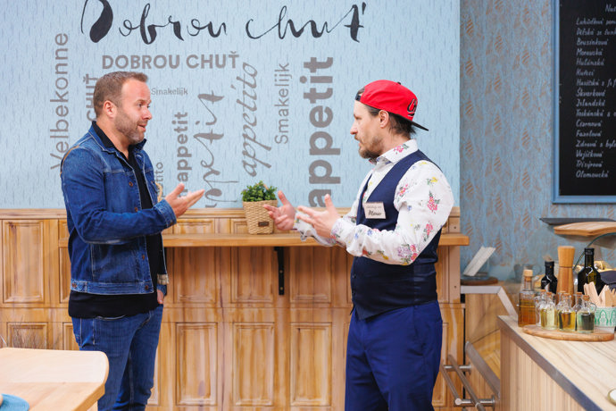 Nekonečný seriál Ulice mapuje dramatické osudy několika sousedských rodin
