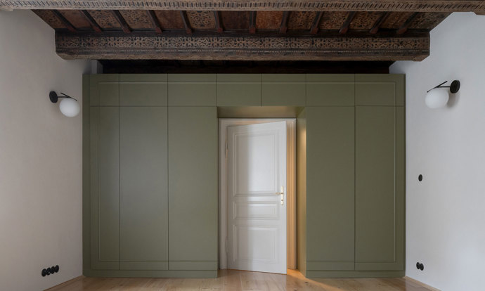 Architektka Tereza Scheibová se pustila do náročné rekonstrukce paláce, který nesl stopy historických kompromisů. Díky pečlivé spolupráci s památkáři se po letech podařilo vytvořit prostor, kde se moderní architektura harmonicky prolíná s barokním dědictvím.
Architektka Tereza Scheibová se pustila do náročné rekonstrukce paláce, který nesl stopy historických kompromisů. Díky pečlivé spolupráci s památkáři se po letech podařilo vytvořit prostor, kde se moderní architektura harmonicky prolíná s barokním dědictvím.