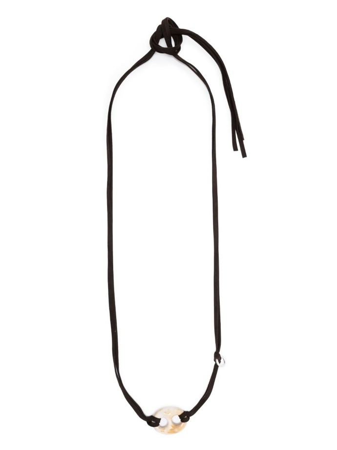 Dlouhý náhrdelník statement-pendant leather necklace, OAMC, 302 eur
Dlouhý náhrdelník statement-pendant leather necklace, OAMC, 302 eur