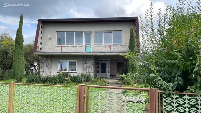 Na prodej je domek v Libině nedaleko Šumperka, kde vyrostl vůbec první dům tohoto typu. Nabídku naleznete ZDE.
