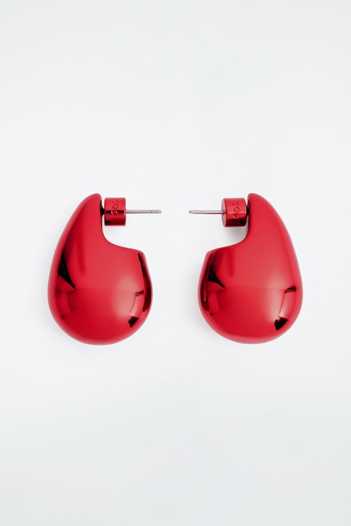 Červené kapky Oversized Chunky Droplet Earrings, COS, 39 eur

