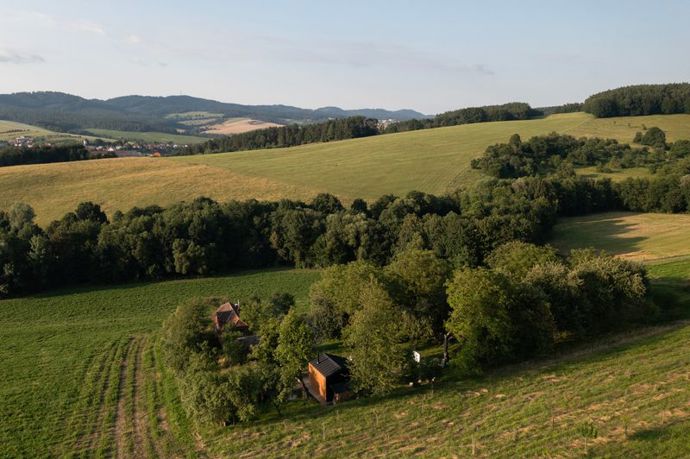 Tento glampingový domek je postaven do poklidné krajiny.
Tento glampingový domek je postaven do poklidné krajiny.