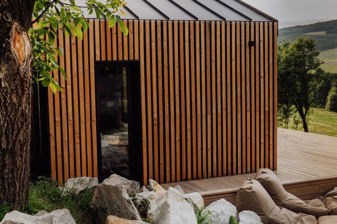 Panoramatická sauna, kde její promyšlený design nabízí úchvatné výhledy na Vizovické vrchy.
Panoramatická sauna, kde její promyšlený design nabízí úchvatné výhledy na Vizovické vrchy.